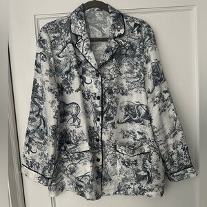 Silk joie de toile white and black top with tiger & monkey print size 8